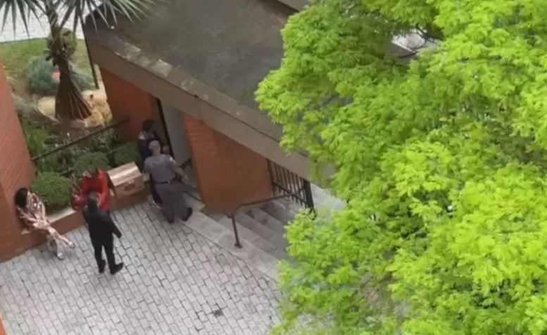 Criminosos invadem prédio de luxo e fazem arrastão em apartamentos