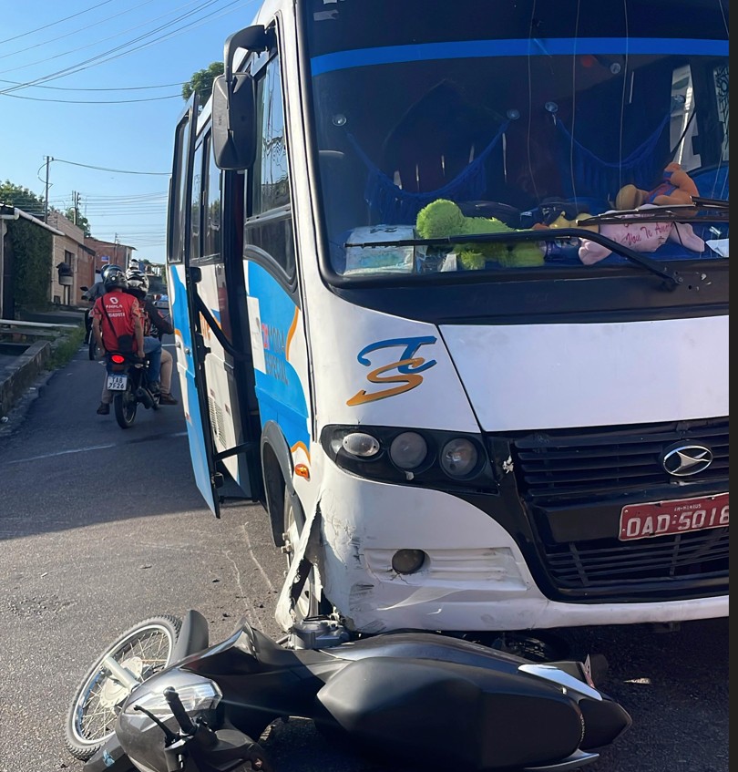 Motociclista fica ferido em acidente entre moto e rota no São José