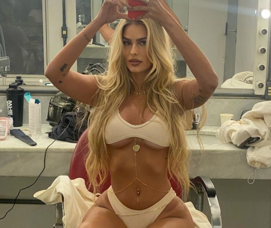 Após fim de romance com MC Daniel, Yasmin Brunet pede namorado na internet