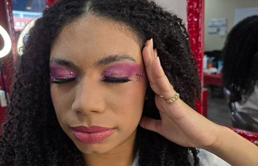 Brilhos e pedrarias: veja tendências e dicas de maquiagem para o Carnaval