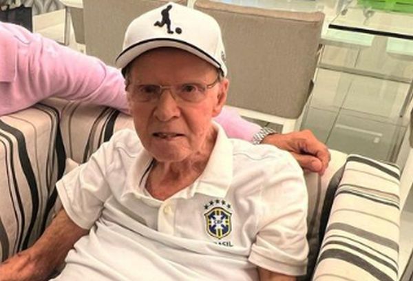 Zagallo apresenta sinais de melhora, informa boletim médico