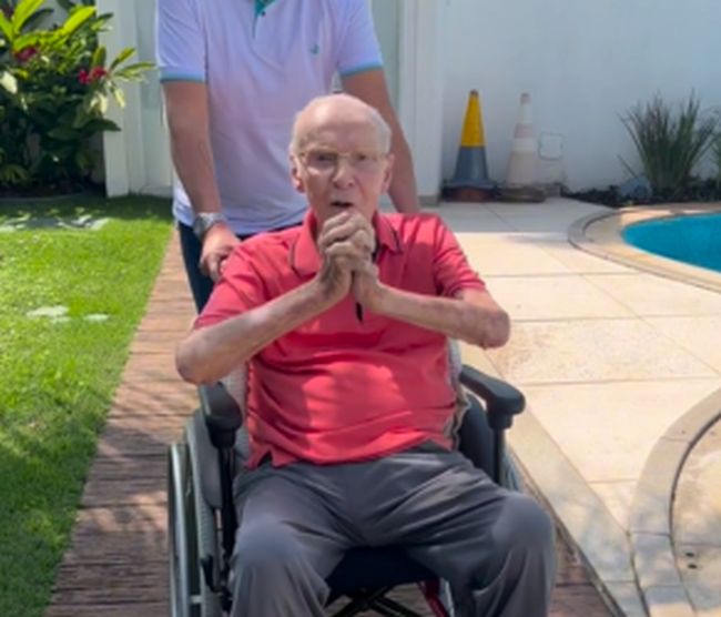 Zagallo tem alta após 22 dias de internação no Rio de Janeiro