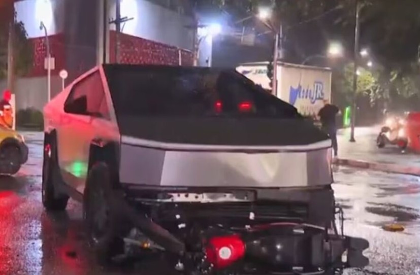 Motociclista morre ao ser atingido por carro Tesla futurista em São Paulo