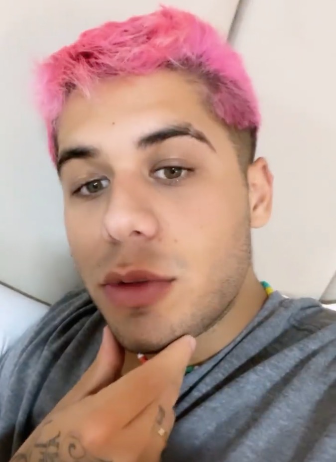 Zé Felipe revela que pegou carrapato e não sarna; veja como está o corpo