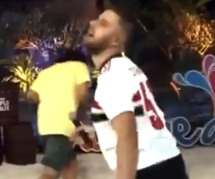 Sertanejo Zé Neto faz gestos homofóbicos ao usar camisa do São Paulo