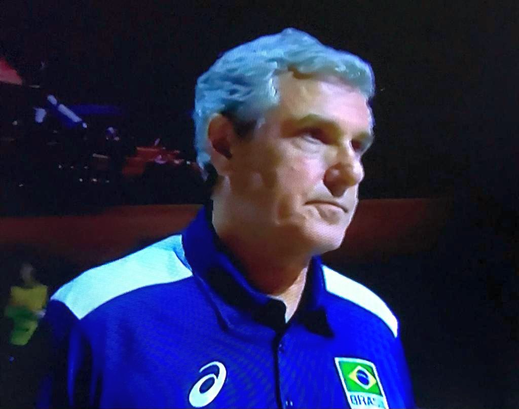 Brasil enfrenta a campeã Sérvia pelo título do Mundial de Vôlei