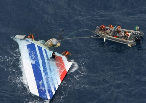 Justiça francesa absolve Air France e Airbus por queda de voo Rio-Paris que matou 228 pessoas