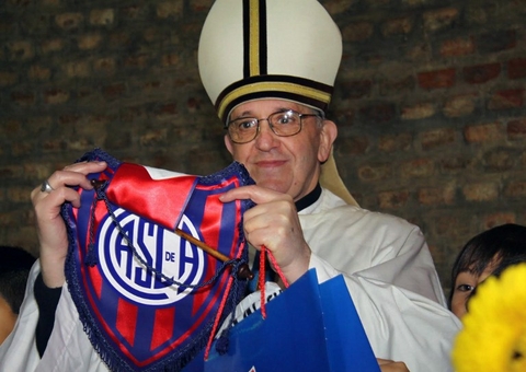 Suspeita de propina afasta presidente do San Lorenzo, time do papa Francisco