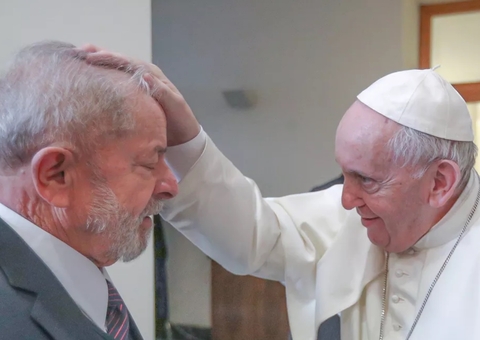 Julgamento que levou Lula à prisão começou com fake news, diz papa Francisco