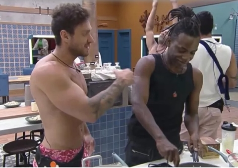 Vini tenta negociar prêmio com Pelé: 'Quer ficar com R$30 mil?'