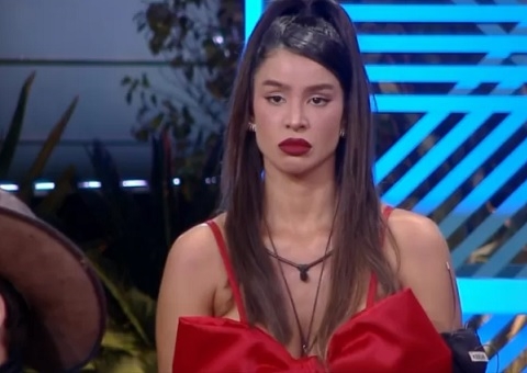 Kerline indica Pétala para a roça após revelar poder da chama verde