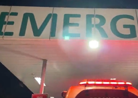 Adolescente é baleado durante assalto em campo de futebol em Manaus