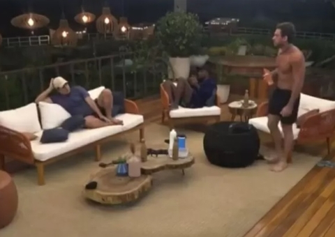 Vini chama atenção de Lucas: 'Não é legal associar loucura ao uso de remédio'