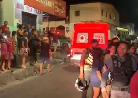 Bandidos são baleados por justiceiro após assalto em terminal de 'amarelinhos' em Manaus