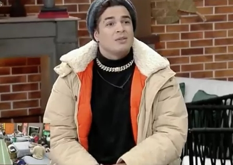 Lucas descobre 'ao vivo' que namorada apagou fotos do casal