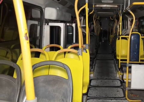 Passageiro leva surra de terçado durante assalto a ônibus 650 em Manaus
