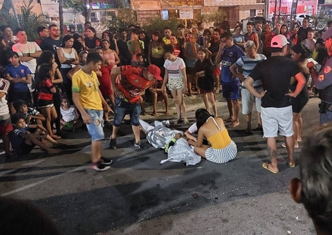 Adolescente de 15 anos faz 'cavalinho de pau' e morre ao bater em outro motociclista em Manaus