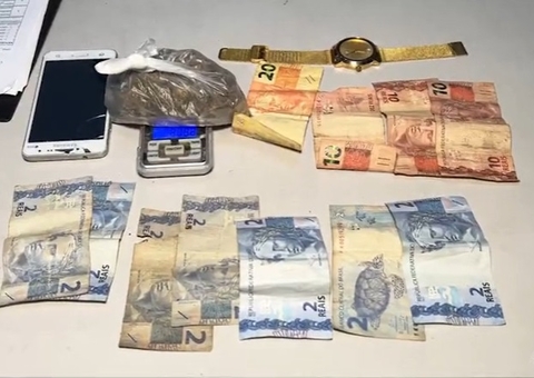 Dupla é presa com drogas em beco de Manaus