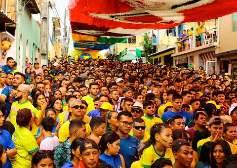 Ruas do Alvorada reúnem mais de 15 mil torcedores durante jogo do Brasil