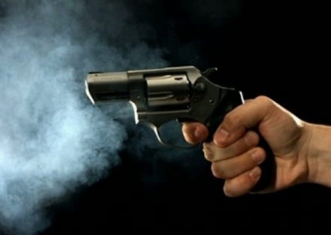 Adolescente é baleado ao atirar contra PMs durante perseguição em Manaus