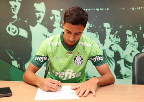 Cria que está na Itália pode voltar ao Palmeiras com venda de Vitor Reis