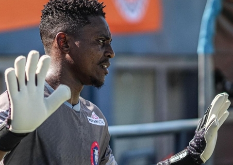 Goleiro do Parintins afirma ter sido chamado de 'macaco' em jogo contra o Manauara