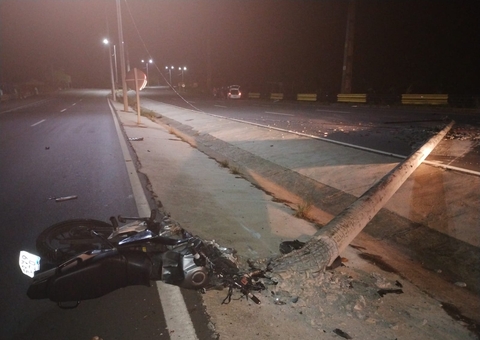 Motociclista morre ao colidir com poste e ter crânio esmagado na Ponte Rio Negro
