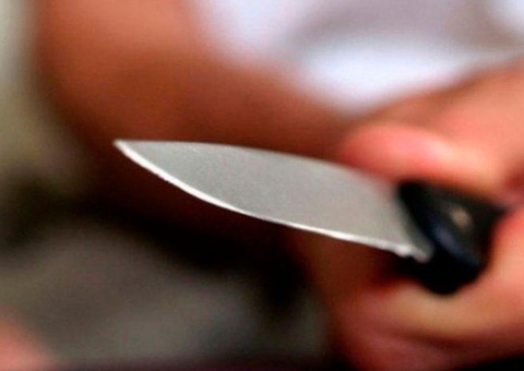 Homem leva facada nas costas no velório do irmão; sobrinho é suspeito