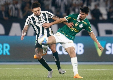 Botafogo vence, frustra estreias no Palmeiras e se isola na liderança