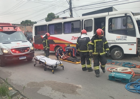 Motorista envolvido em acidente entre dois ônibus morre em Manaus