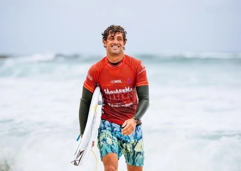 Vídeo: surfista brasileiro sofre acidente em manobra e é engolido por onda gigante