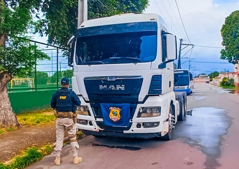 PRF prende caminhoneiro flagrado com veículo clonado em Manaus