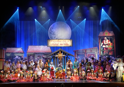 Espetáculo 'O Natal da Vila Caminho' acontece até domingo no Teatro Amazonas