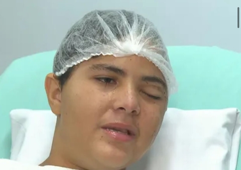 Adolescente é atingido com palito de churrasco no olho em briga em ônibus 