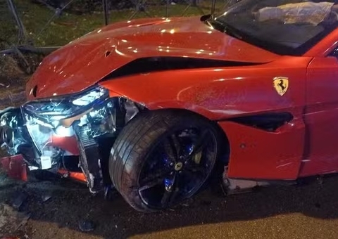 Esposa de jogador brasileiro bate com Ferrari de R$ 1 milhão na Espanha