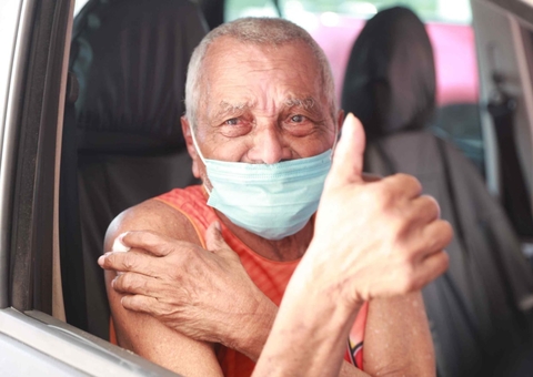 Em apenas 3 horas, mais de 20 mil se vacinam nos pontos estratégicos de Manaus