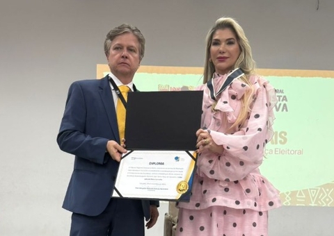 Juíza Lídia Carvalho recebe Medalha do Mérito da Ouvidoria