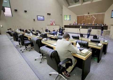 Parlamentares da Aleam cobram solução para servidores públicos no Amazonas