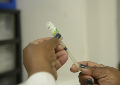 Vacinação contra Covid-19 será suspensa neste feriado em Manaus