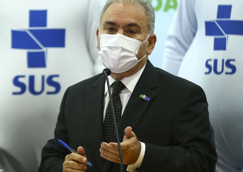 'Cuidados devem ser mantidos com variante Ômicron', diz Queiroga