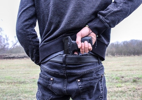 Atirador invade casa e mata jovem com 5 tiros em Manaus