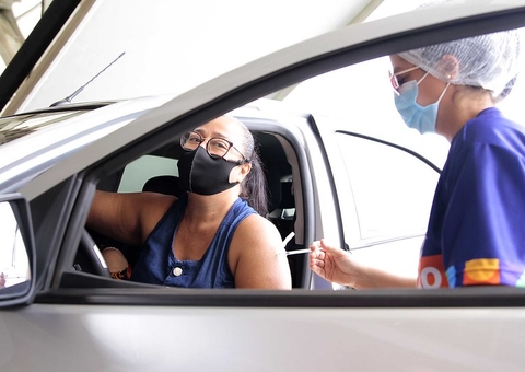 Vacinação contra Covid-19 em shoppings funcionará durante feriado em Manaus
