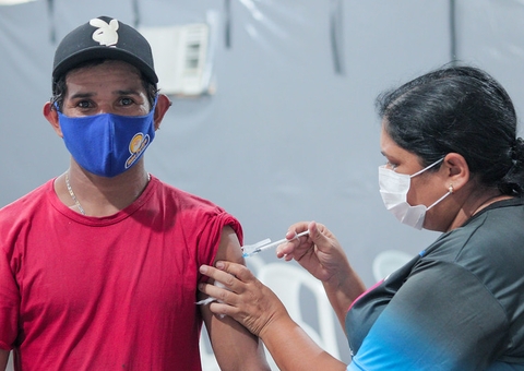 Vacinação contra Covid-19 é retomada após feriado de Natal em Manaus