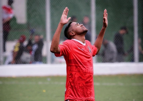 Corpo de jogador de futebol é encontrado boiando no mar 