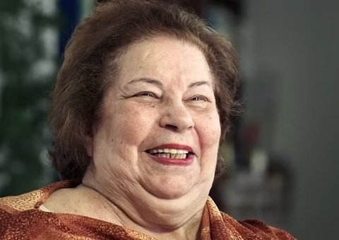 Nana Caymmi volta a ser internada