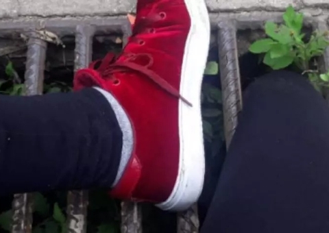 Mulher que caiu em bueiro quebrado vai receber indenização