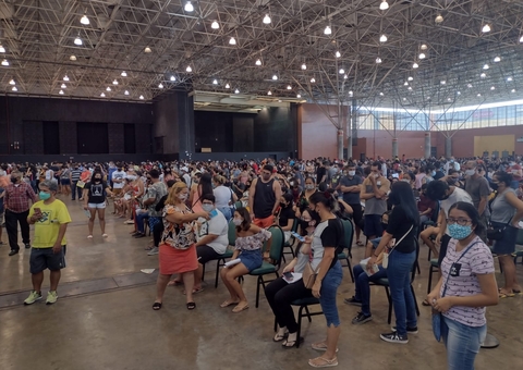 Postos de vacinação têm movimentação intensa neste sábado em Manaus