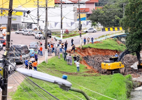Obra para conter cratera na Torquato Tapajós vai durar 25 dias