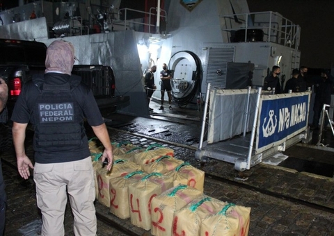 Polícia Federal e Marinha apreendem mais de 660 quilos de haxixe