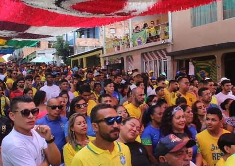 Torcedores invadem ‘Rua da Copa’ no Alvorada para acompanhar Brasil x Croácia